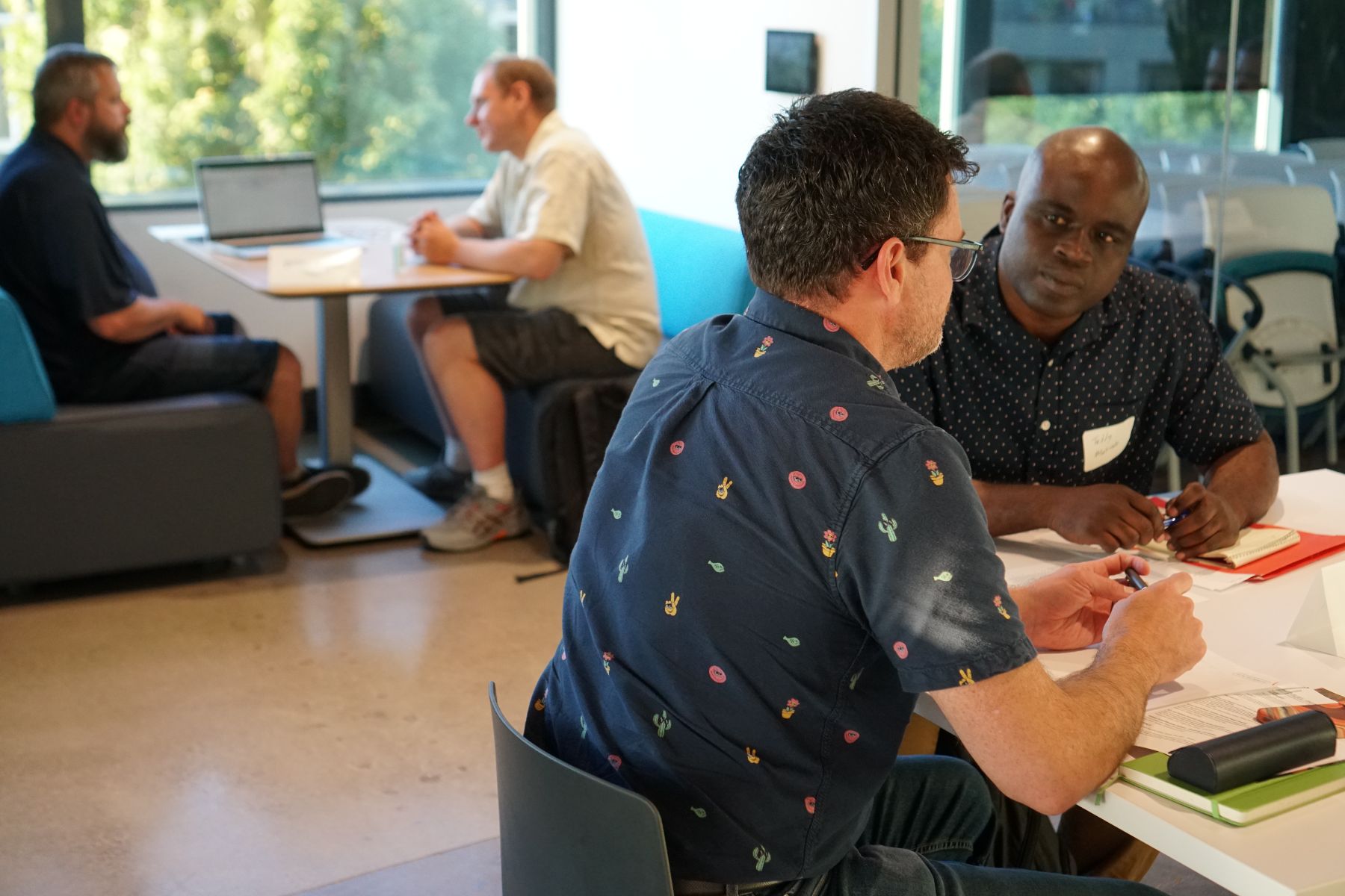 Two tech professionals in a one-on-one conversation at a recruiting event in Beijing