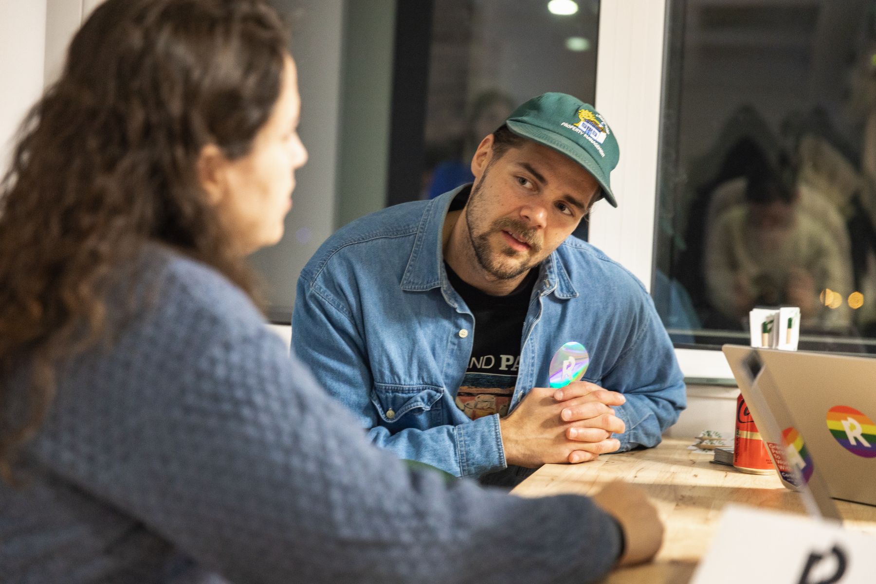 Software engineer in a speed interview with a hiring manager at a Lisbon tech recruiting event